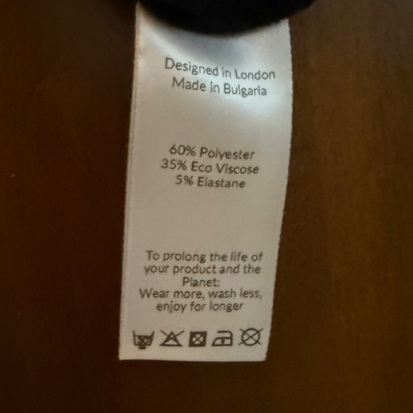 Saint + Sofia Rowan Tee - Black - Molten. Size S - Picture 7 of 9